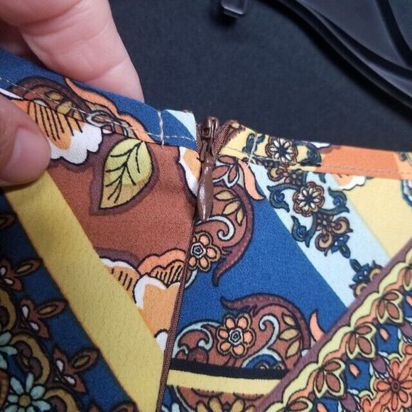 THE PYRAMID COLLECTION Floral Patchwork NWT Wrap Blouse Top Size XS - Picture 7 of 8